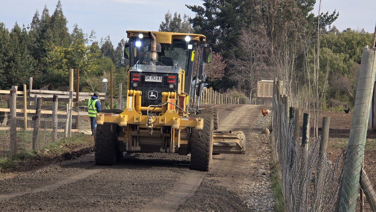 Más de 1.000 millones de pesos invierte Vialidad en el mejoramiento de 15km de accesos a 6 comunidades mapuche de la comuna de #Lautaro, trabajos que permiten generar empleo, mejor conectividad y calidad de vida de los habitantes de estos sectores rurales.