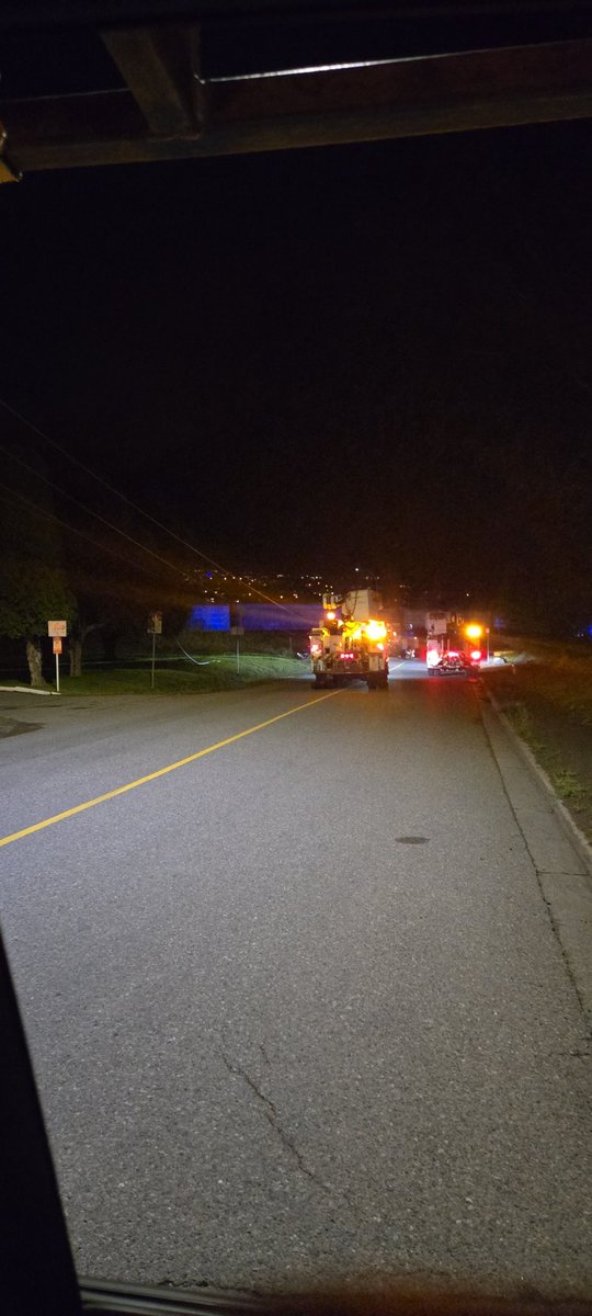 KeyganSmyth's tweet photo. @Gorda1Nicole @bchydro I'm a flagger that is on scene of the outage and I can tell you it'll probably be 4-5 hours a car hit a power pole and knocked it down. The hydro crew is on scene and just securing the wores then have to wait for a tow truck https://t.co/irhbyVPKxB