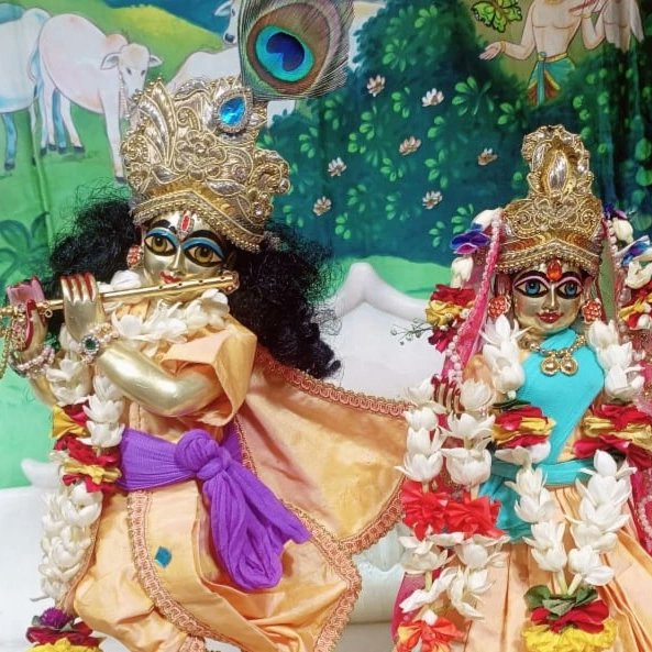 Iskcon_navimum's tweet photo. Today's Shringar Darshan of Sri Sri Radha Madan Mohanji and Srimati Radha Rani and Gaur Nitai at Iskcon Kharghar Navi Mumbai.
For more info please visit https://t.co/CNzNfEkrfl
#iskcon_world #mayapurdham #Govinda #radhakrishna #iskconnavimumbai #harekrishnamovement https://t.co/J2lNdMPIqb