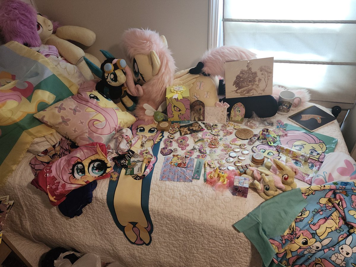 flutterblushie's tweet image. Words cannot begin to express how amazing my time was at @EverfreeNW. The best part was my friends, but day 0 until I boarded my plane, the magic of friendship felt incredibly real. The convention was so amazingly well done and far exceeded every expectation. Proud to be a brony!
