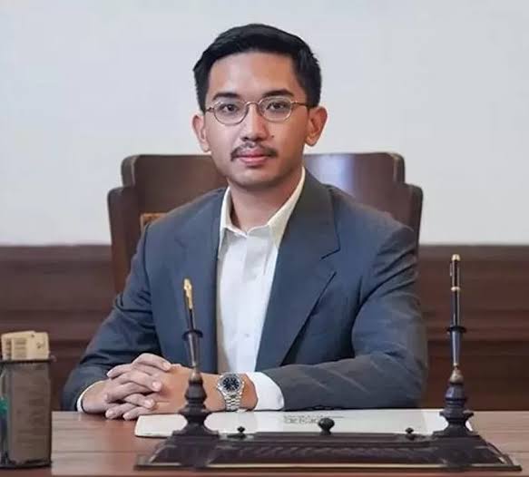 Jokowi Mulyono Dinasty HAS FALLEN, siasat Prabowo mulai berjalan mulus :

✅️ Airin tiba2 didukung oleh Golkar, sedangkan KIM Plus sempat sepakat mendukung Andra-Dimyati. Ini artinya Partai Gerindra cs akan melawan Golkar dan PDI Perjuangan
✅️ Mashel Widianto tiba2 ditinggal