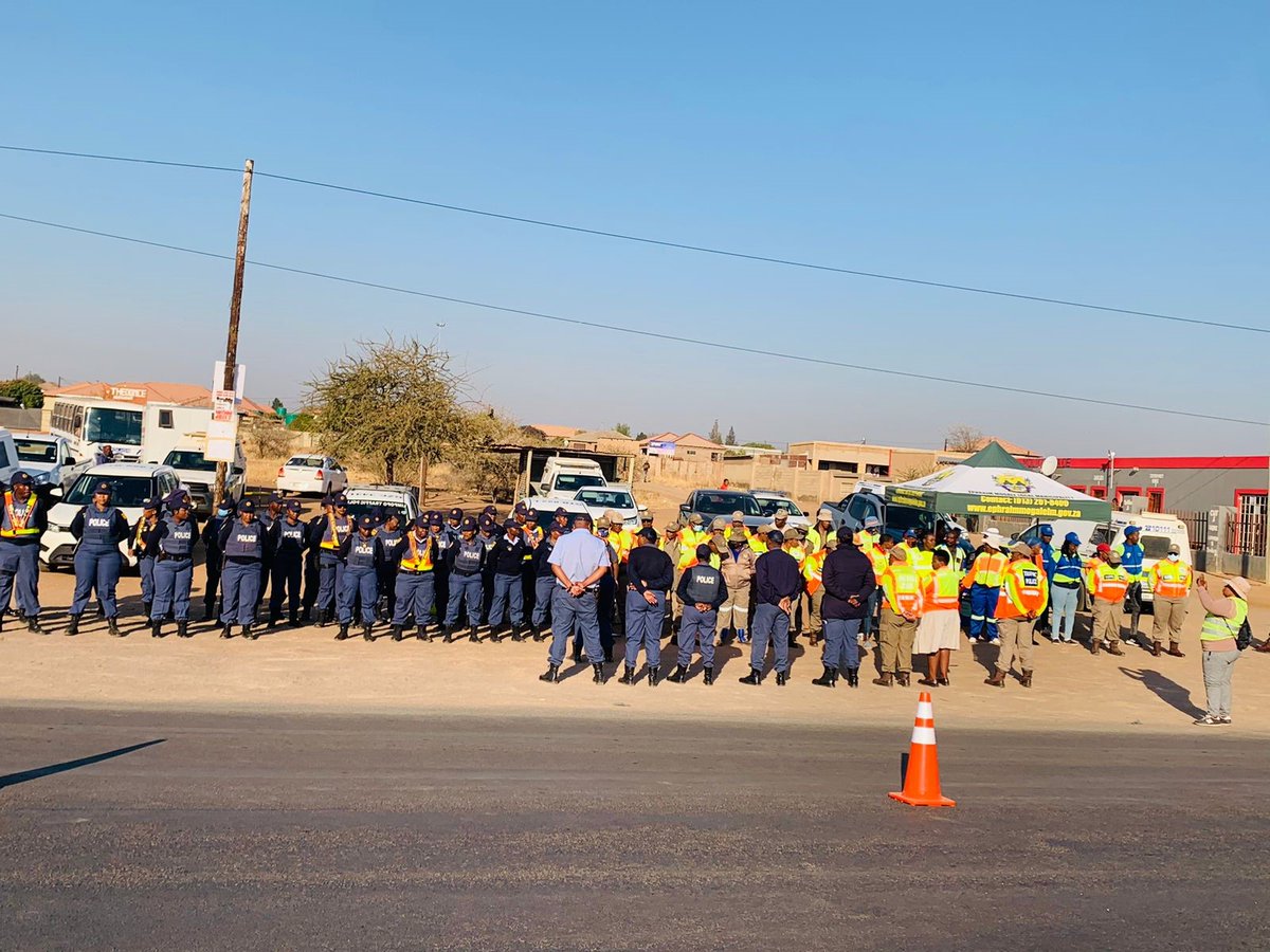 SAPoliceService's tweet image. #sapsLIM 161 undocumented persons, 16 for possession of drugs and 11 for rape are amongst 698 suspects nabbed for various offenses during #OperationShanela executed across the Limpopo province from 19 August until 25 August 2024. #FightingCrime #PoliceVisibility ML