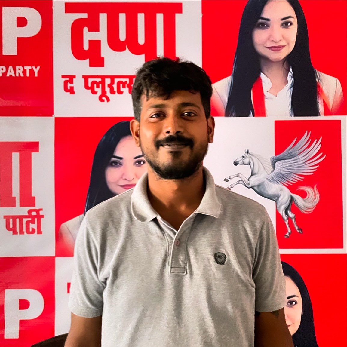 AdvPranjalSingh's tweet image. खड़े हैं क़तार में की मौक़ा अब हमारा है, कितना भी कोई गांधी बन ले आँधी @pluralsbharat के लहर की आनी है। 
जय बिहार 🙏🏾
#pushpampriyachoudhary #plurals