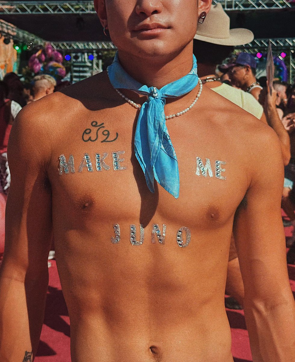 ThatDancerDrake's tweet image. I might let you 😉😘