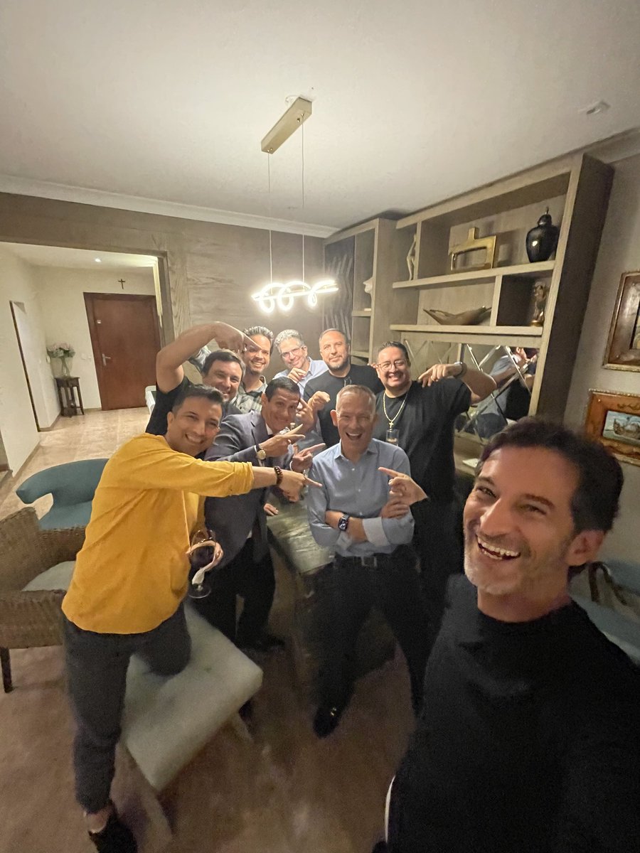 Cualquier comentario es válido, pero nadie sabe más que el cumpleañero <a href="/AndresSeminario/">A S</a> 🎉🎉🎉🎉🎉🎉