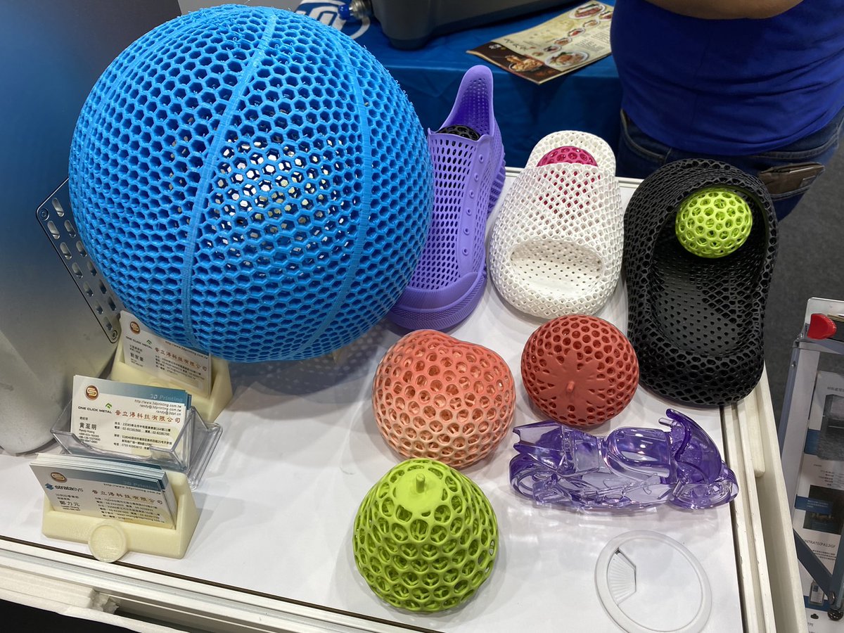 Echotechstaff's tweet image. Special thanks to Lung Lung Design which is our official Taiwanese distributor, supported us for all things. 👏 #lunglungdesign #echotech #ultrasonic #ultrasound #cutter #ultrasoniccutter #cut #cutting #taiwan #3dprinter #3dprinting #plastic #resin