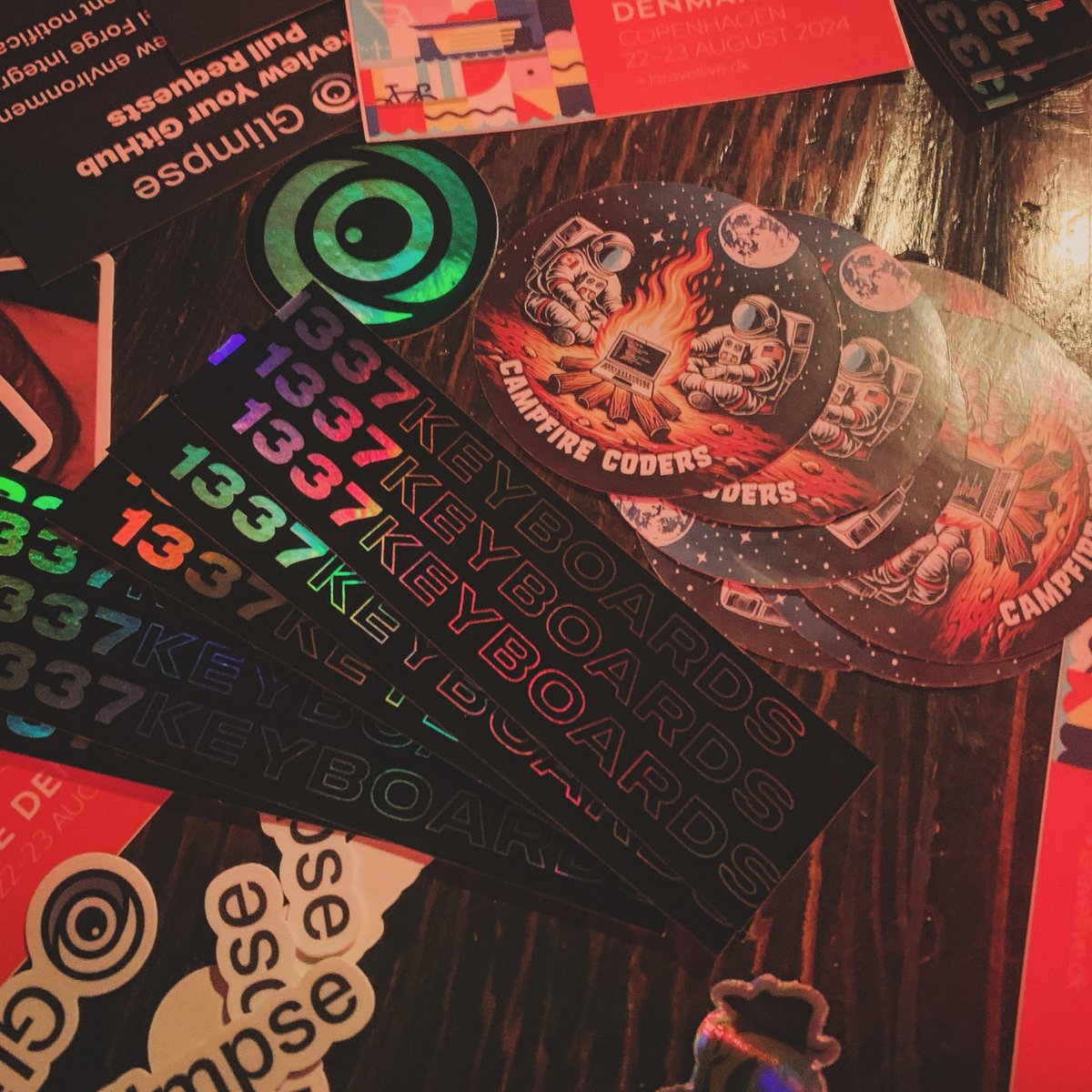 jesseleite85's tweet image. Brought a few hundred @1337keyboards and @campfirecoders stickers to Laracon …Almost out after the first day already 🥰🥰🥰
