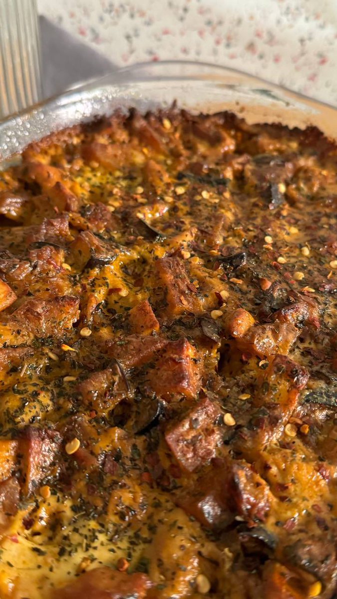 alshalanchef's tweet photo. صينيه بطاطس وباذنجان مع الطحينه 🔥 https://t.co/1k5JWRFwKM