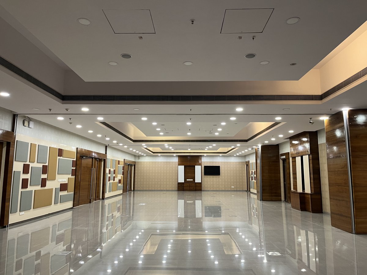 CidcoC's tweet photo. ๐ Elevate your next conference at CIDCO Exhibition and Convention Centre! Whether you need a large open area or smaller, more intimate sections, we've got you covered. #conferencehalls #eventvenues #mumbaievents #cidcoexhibitioncentre #customizablespaces #eventplanning https://t.co/XWJCvtZx6r
