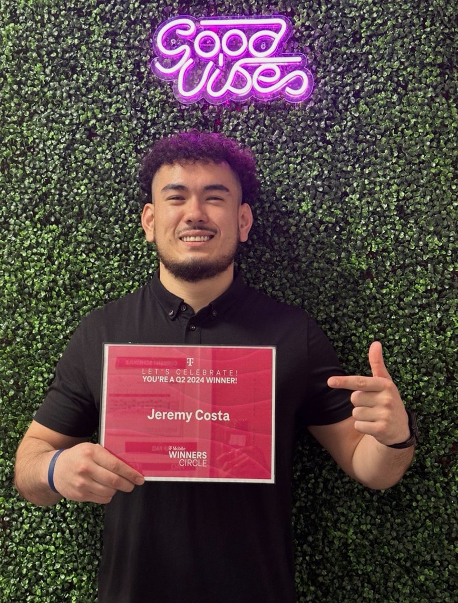 s_arauj0's tweet photo. Quick shoutout to my team for earning Q2 Winner Circle! Proud of them & their hard work! For many 2 down, 2 more to go! #BoldNorth #TeamOmaha #WC #SISWins #Experience #Neighborhood https://t.co/Su6dQ84Wvp