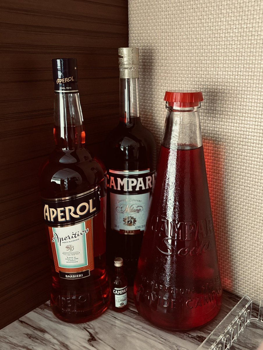 Da oggi, uno splendido #Depero nella collezione d’arte della Residenza!

Courtesy of <a href="/GruppoCampari/">Campari Group</a> 🍸🇮🇹

#MadeInItaly #ItalianLifestyle #futurism #art #BottigliaDepero #DavideCampari #marketing #dolcevita