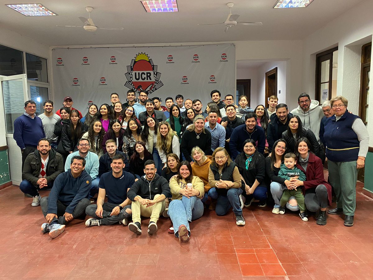 Este equipo cerró exitosamente el plazo de presentación de afiliaciones 🇵🇱, según el cronograma electoral.
¡Bienvenidos, correligionarios! 🤩. Gracias a todos los que acercaron su ficha.