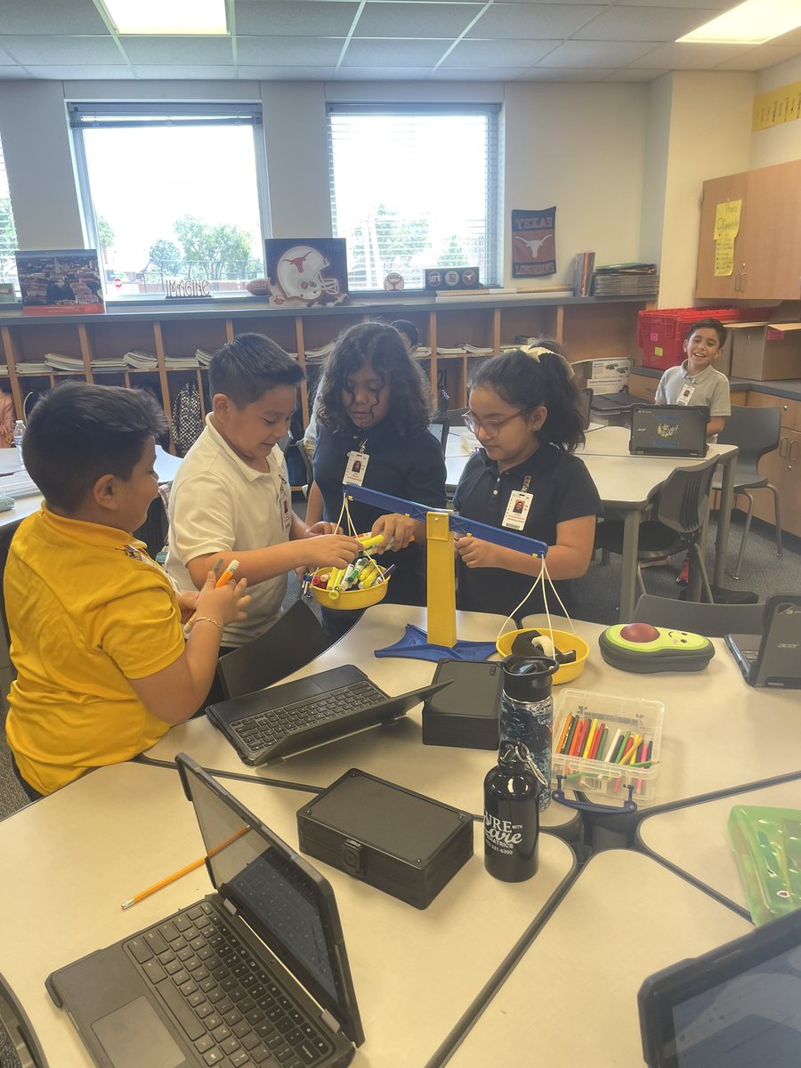 amiranda024's tweet photo. First experiment of the year!!! Compare mass. @stipesstallions https://t.co/hnfPSxbQBK