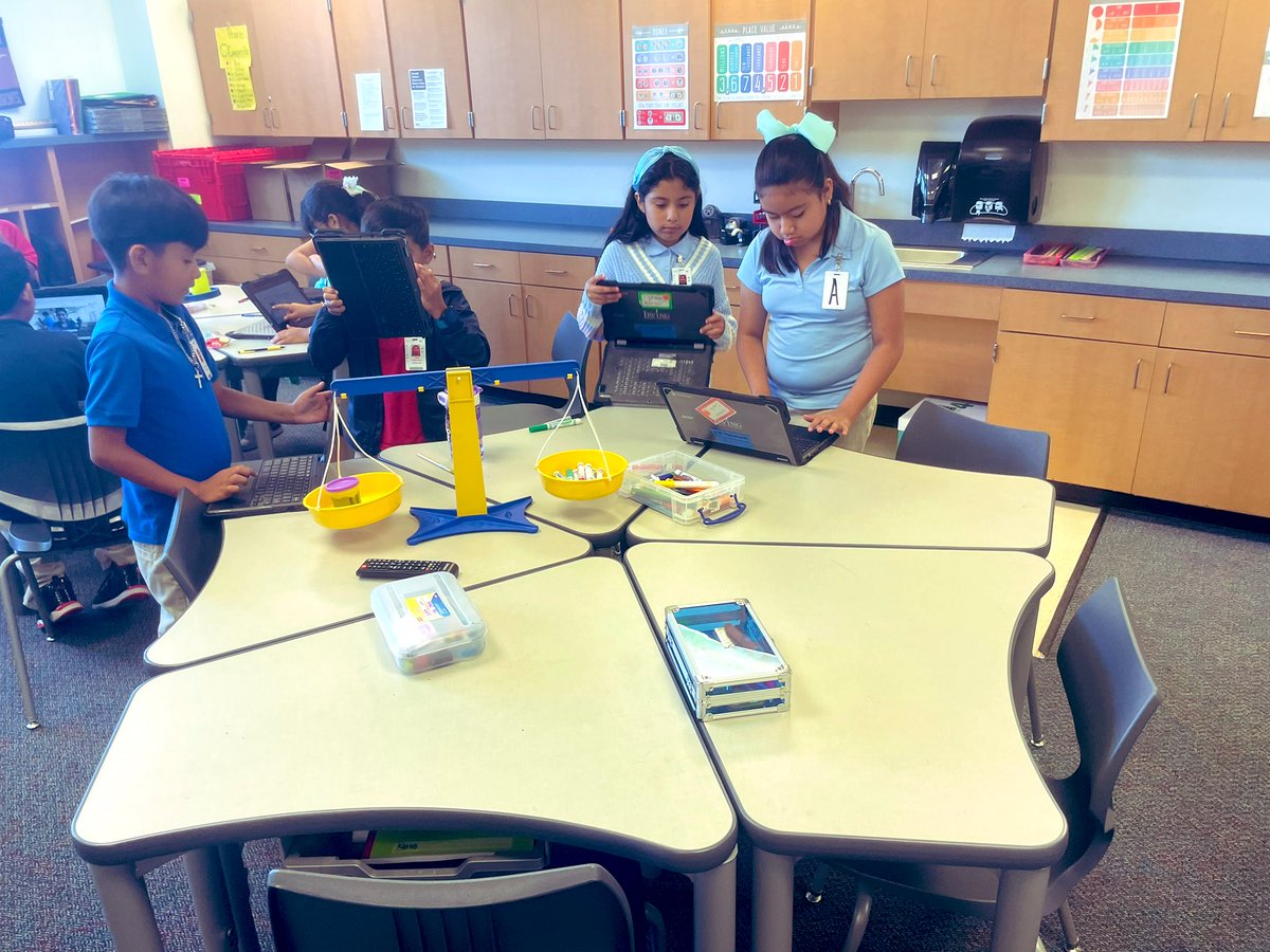 amiranda024's tweet photo. First experiment of the year!!! Compare mass. @stipesstallions https://t.co/hnfPSxbQBK