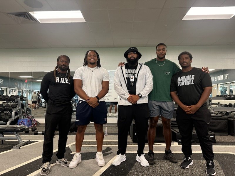 Once a LION always a LION 🦁 Big <a href="/Ezo_01/">Ezrah Thibodeaux🥶</a> and <a href="/Vic_obi19/">Victor Obi</a> Stopped by to check on Old Coach Randle and a couple of AT' LIONS.  #family #Alieftaylor #Lions #Randle #RVE