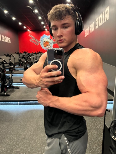 MuscleGodFit's tweet photo. I just received Tribute from Anonymous via Throne. Thank you! https://t.co/neYHllenMl #Wishlist #Throne https://t.co/EwIATdeGTB