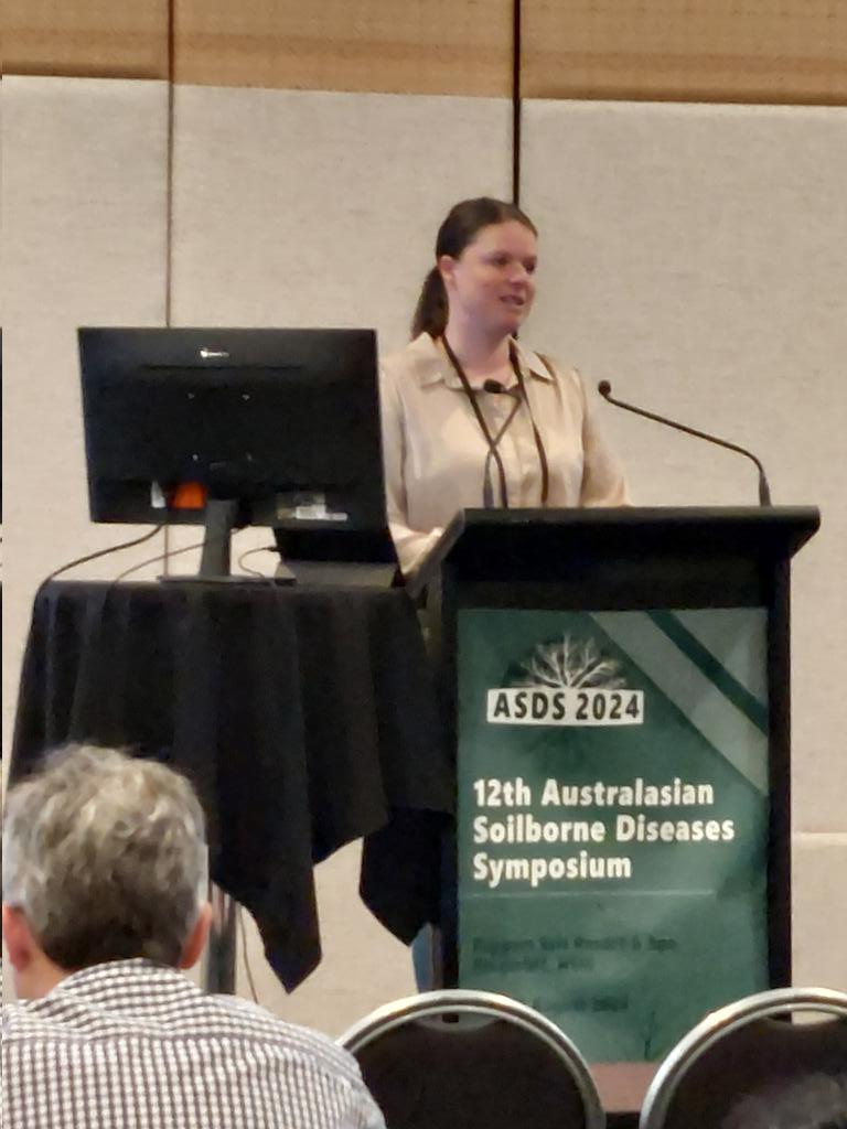 Dr Toni Petronaitis presenting on current and future impacts of #AI on soilborne disease research in Australia. 
#GenAI for making extension materials?
#AI for disease detection and Ag tech
#asds2024 
We were both on the committee for asds, doing promo &amp; so excited we're here 😍