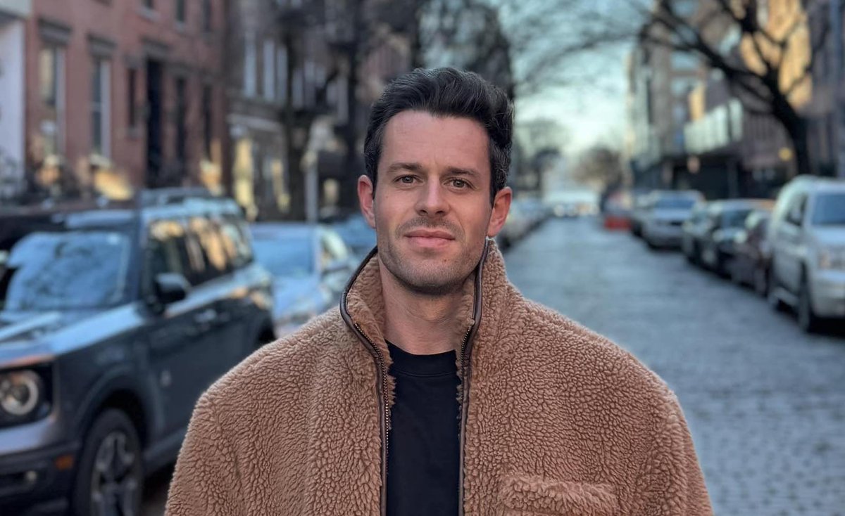 Make this man cohost!! he’s got quick wit and the delivery is on point 👏 #TheBachelorette