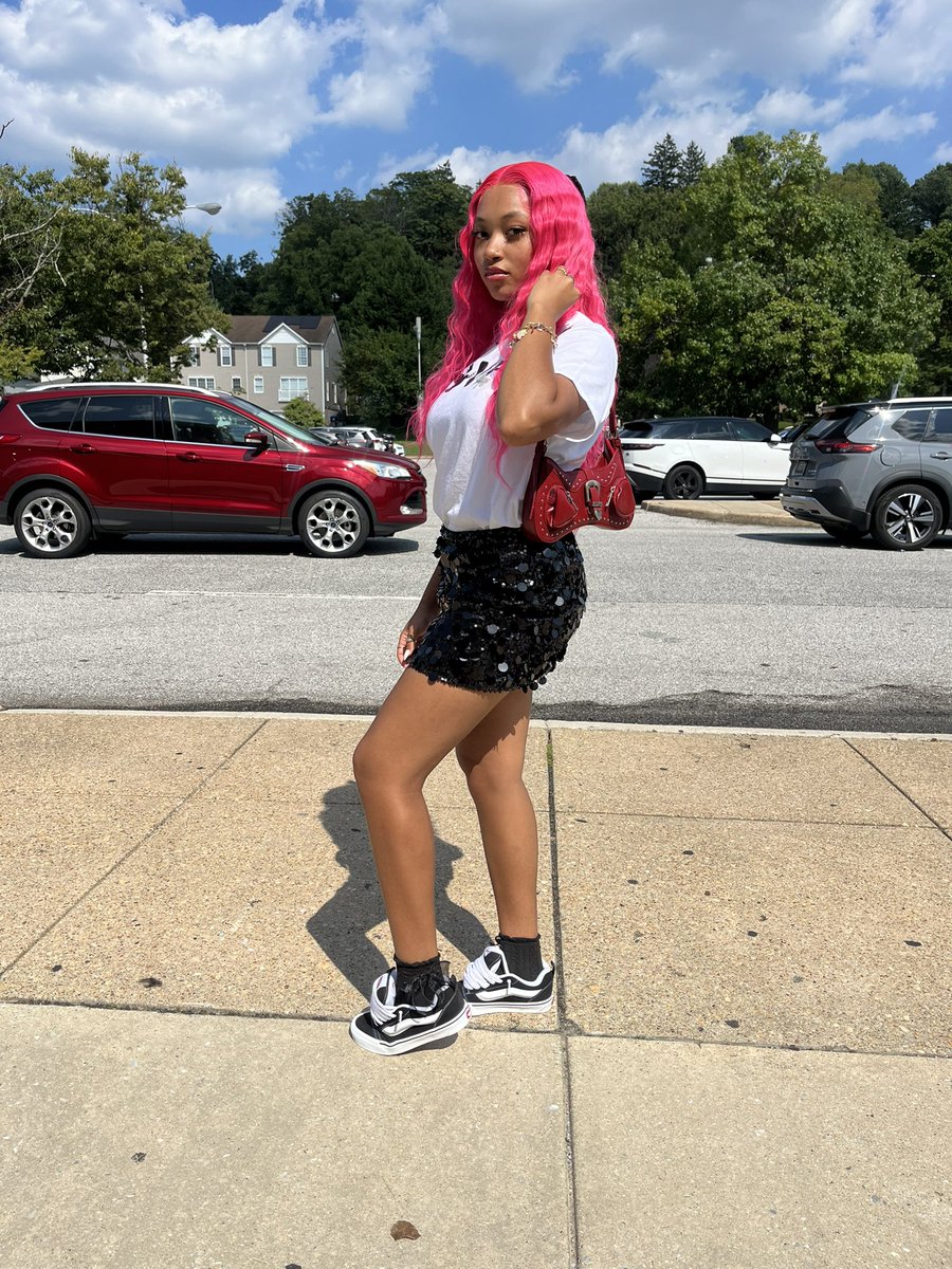 theejaylanicole's tweet image. #lastfirstday #whs 🕊️