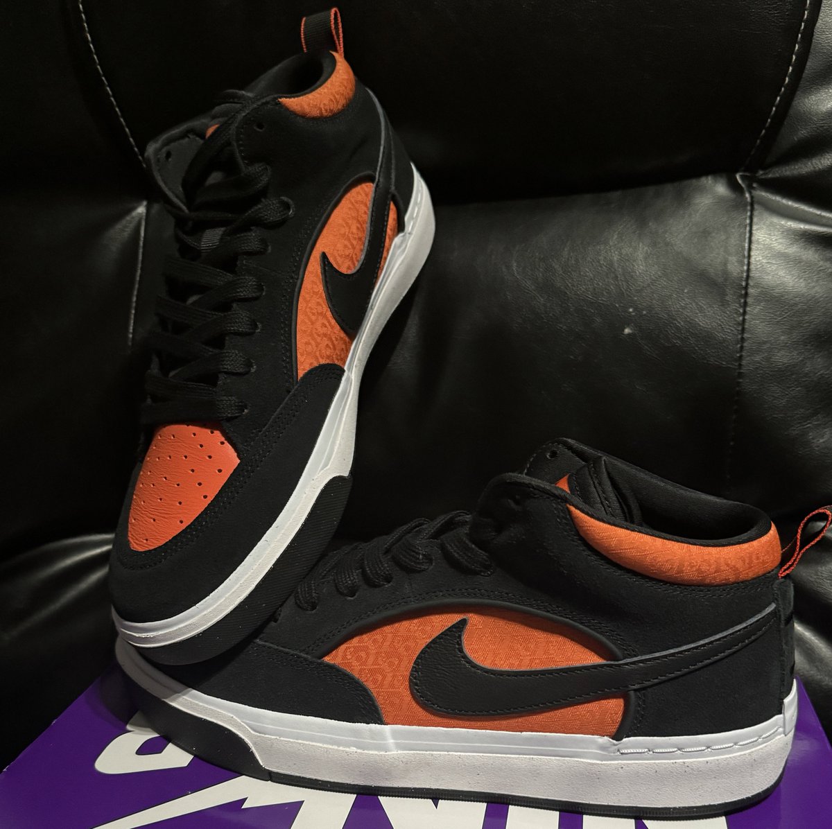 DrewGarrison's tweet image. Alright, I thought these were high tops. They’re mids. I tried them on and don’t like them. 

Why not give them to someone who wants them?

Men’s size 11. 

RT this and follow @BIGPLAYCINshow and I’ll pick a winner Monday.