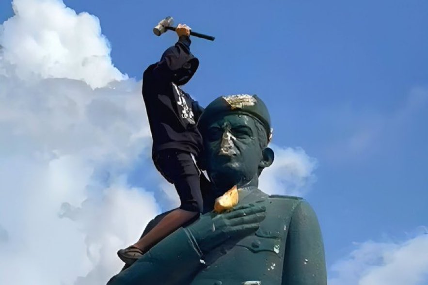 TachiraProtesta's tweet photo. Que esta imagen les de fuerza! El chavismo murió, su acta de defunción fue emitida el pasado 28 de julio. Hoy lo que ven  y lo que quedan son pataleos de ahogado. Adelante Venezuela! https://t.co/NPUvUOVgRA