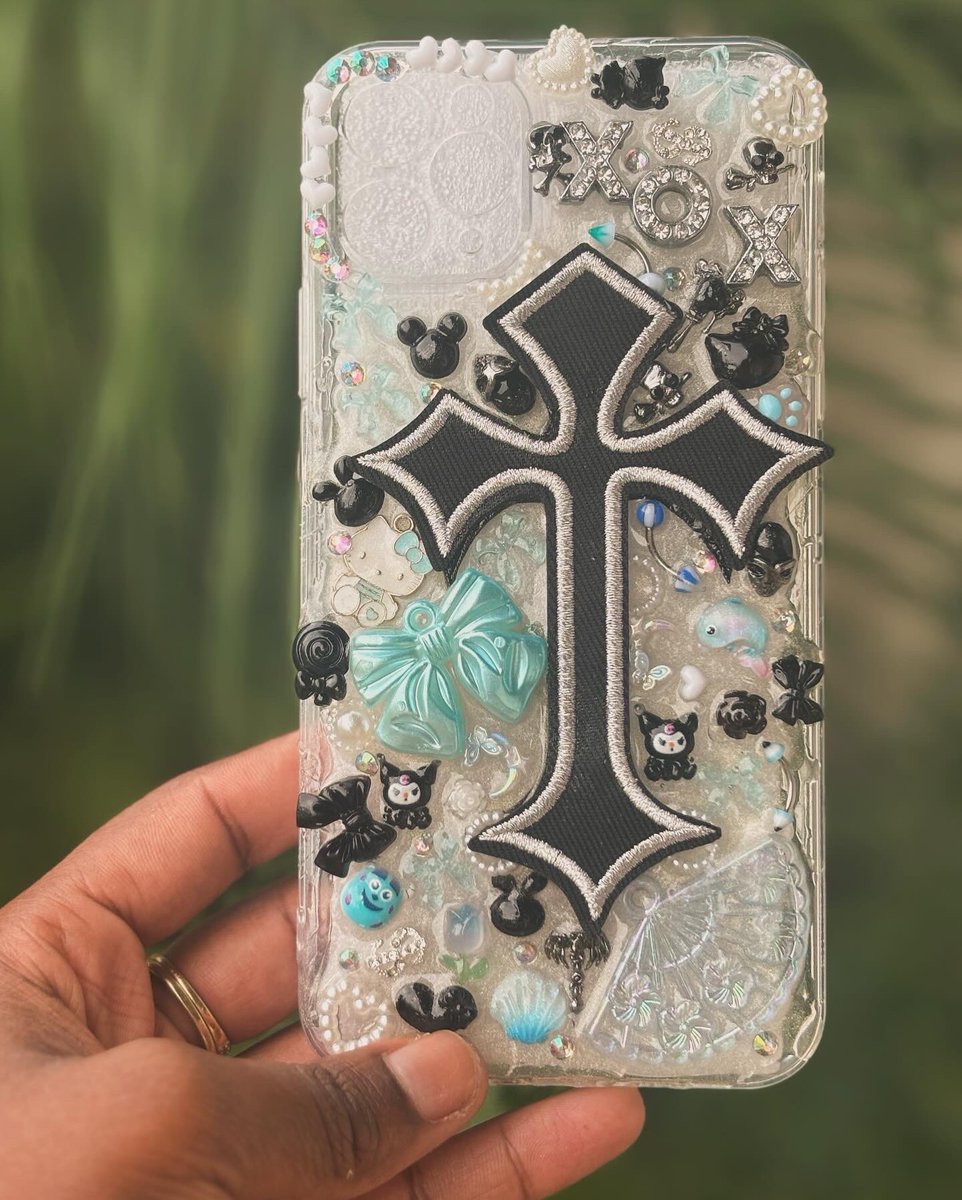 xoliv22's tweet photo. Blue and black iPhone 11 Pro Max π¦π€ͺ#BillboardKPower100 #junkcase #fyp #viral #BINIxBillboardKorea #BINI https://t.co/BMKltgAzCp
