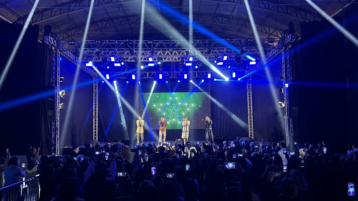 asiaonbrasil's tweet photo. Fim de show!!! O show foi incrível e inesquecível! Obrigado a quem nos acompanhou nesta noite! Se vocês não conhecem o grupo, veja no nosso site sobre eles 💙

#BDU #비디유 #BDUFirstWorldTour #BDU_In_SaoPaulo #BDUInBrazil #portalasiaon  @BDU4official @farmusicent @studiopav_latam https://t.co/No9vXIsgDY