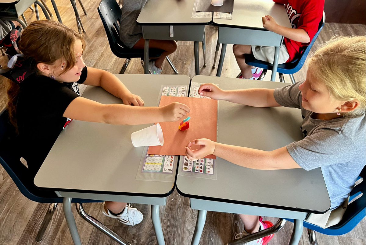 TexomaC's tweet photo. Second graders participated in a STEM activity to build community and practice cooperative learning! They learned that two heads were better than one while saving Fred, our gummy worm friend! https://t.co/jEG2IaZqAO
