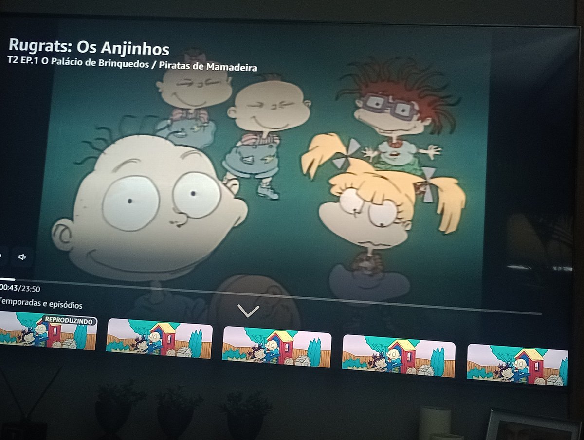 sonathashot's tweet photo. acontece que eu sou só uma garota vendo rugrats ao invés de estudar para semana de provas https://t.co/vSBON2yh88