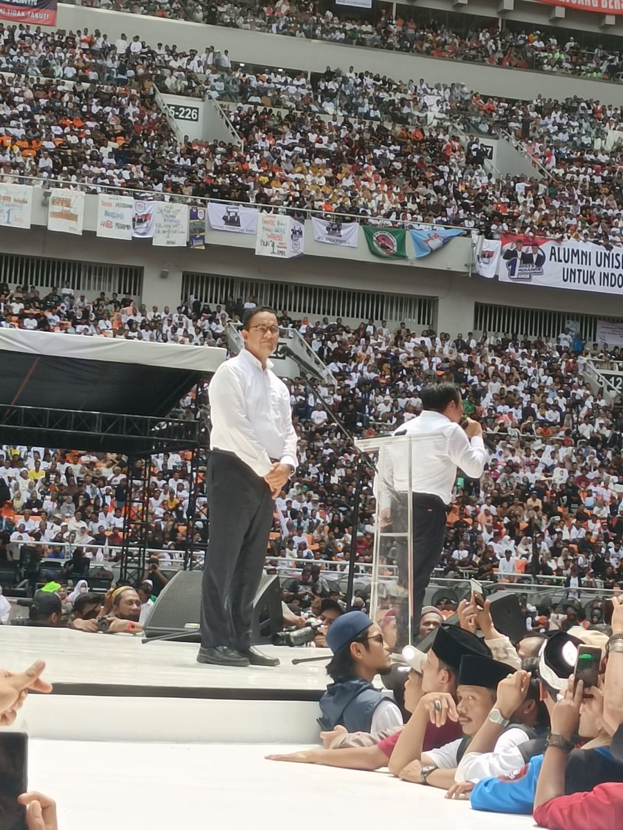 bagussunarto25's tweet photo. Dunia bukan segalanya Abah Anies Baswedan, tidak harus menghalalkan segala cara apalagi sampai menjual diri, menjadi penjilat merusak etika seperti yang di lakukan hampir seluruh pemimpin partai saat ini.
Banyak belajar dari abah, tetap jaga nilai dan etika.. https://t.co/wMhhYN92N9