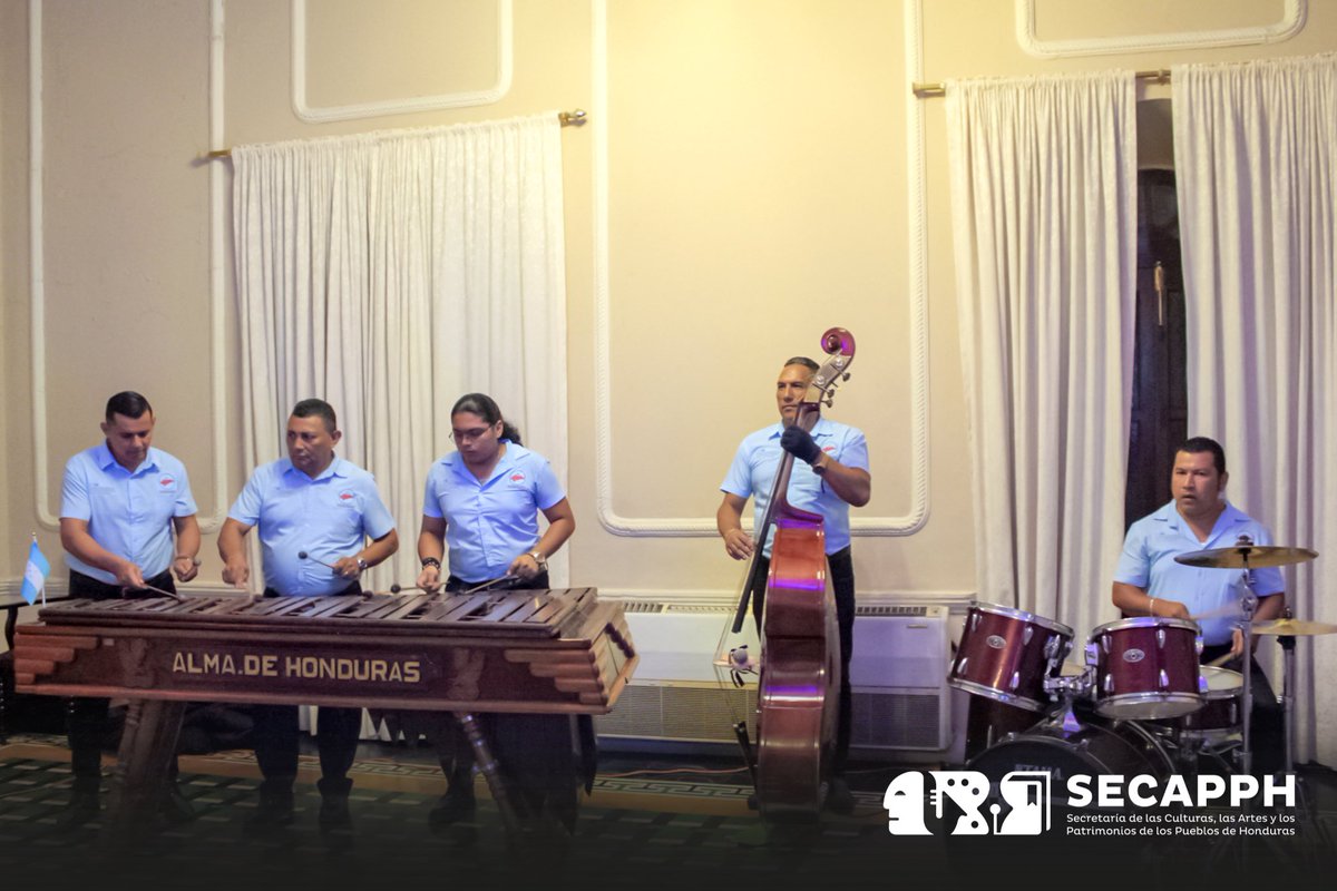 SECAPPH's tweet image. #SecapphHpy ✨ ¡Descubre la esencia de Honduras con &quot;Honduras, Naturalmente Tuya&quot;! 🇭🇳 🌿
Nos unimos al @IHToficial para invitar a todos los hondureños a ser parte de esta iniciativa que destaca lo mejor de nuestro país.¡Es momento de sentirnos más unidos y orgullosos que nunca!