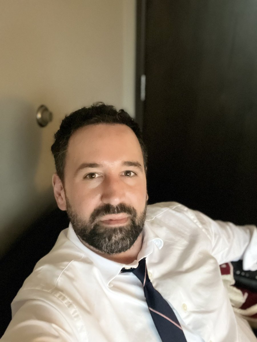 ronaldevan's tweet image. Long day at work. Now it’s pouring outside and I have to run to my car. 🥴 ☔️ #worklofe #psychology #psychologist #clinicalpsychology #detroit #michigan