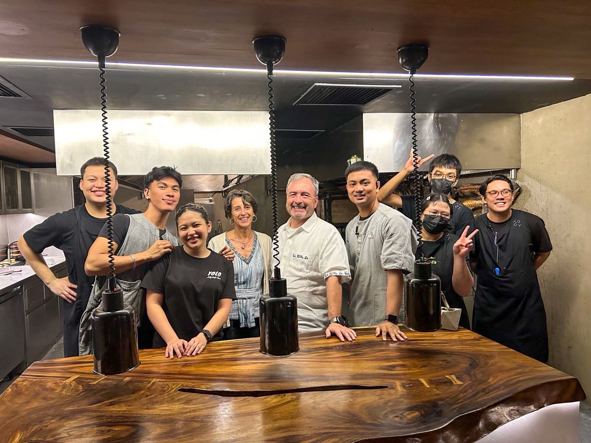 It's the last course for the #MeriendaNiLuc, and what better finale is there than dessert?

Big shoutout to <a href="/Toyoeatery/">Toyo Eatery</a> for the sweet treats and message! Loved the cassava cake 🍮, carabao milk pastillas 🥛, and my favorite, tsokolate 🍫

Salamat sa pagkain, Pilipinas! 😋