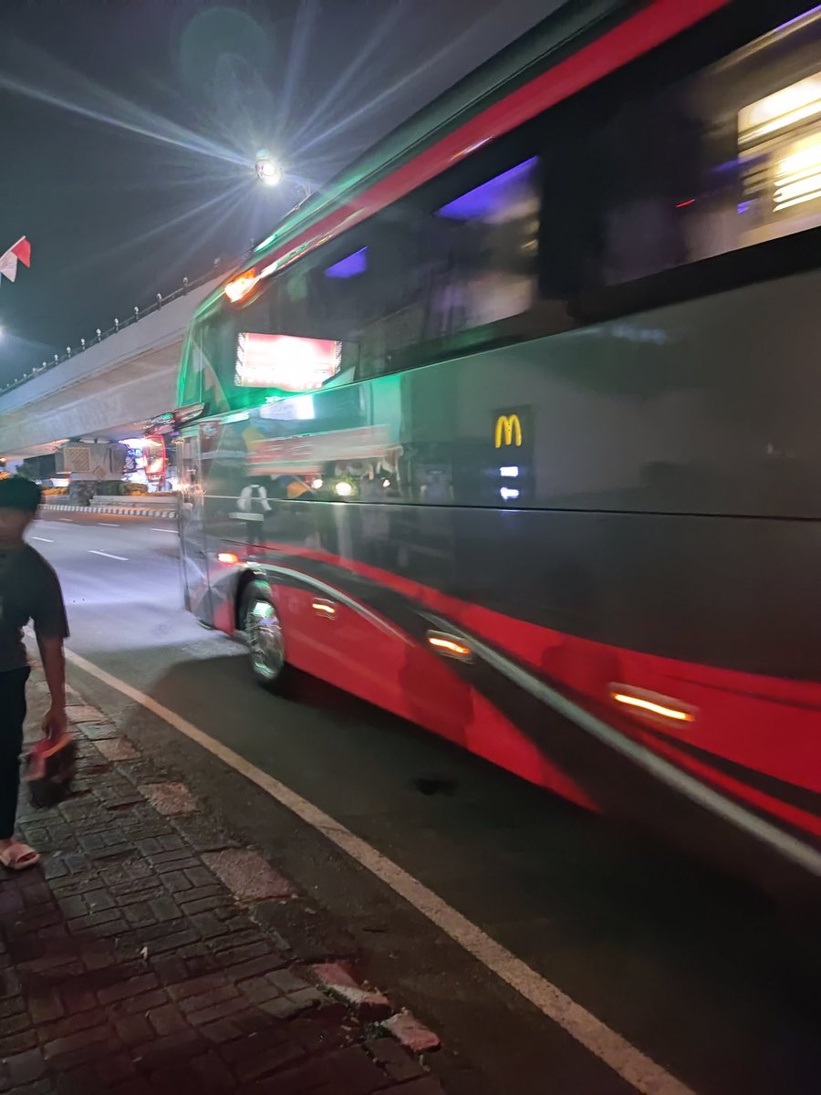 rianyoyo_'s tweet photo. @Ccookk_ Abis nyobain bis ini jg nih kemarin Minggu, Medaeng - Jombor, start dr Medaeng 22:50 finish Jombor 02:45. Berasa baru merem bentar tp dah nyampe aja.. 🤣 https://t.co/YbugPAmVvf
