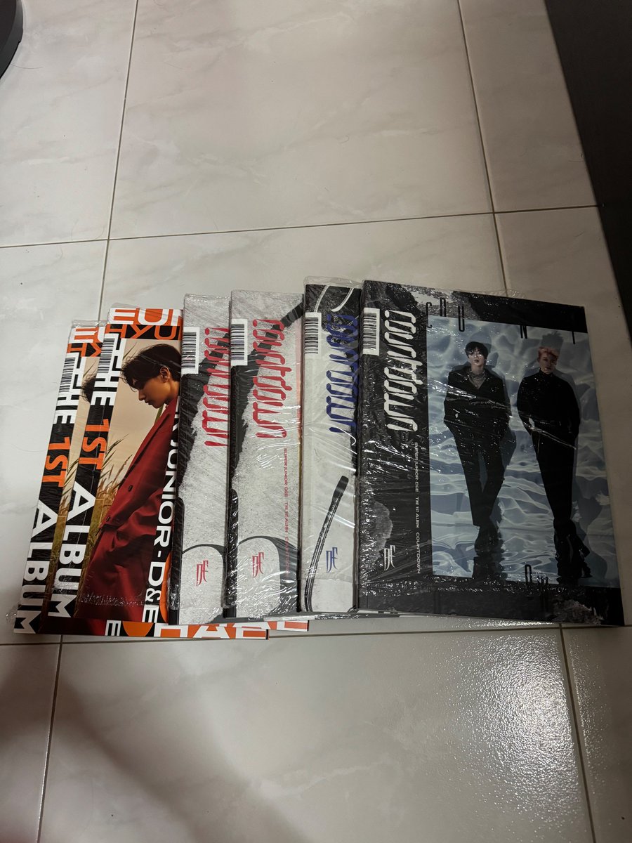 Jessjreturns's tweet photo. Singapore - Giving away free unsealed super junior / d&amp;e albums as I’m moving house and need to declutter! These are all my duplicates. Pick up from me or just pay registered mail https://t.co/Hv3aA7I2jw
