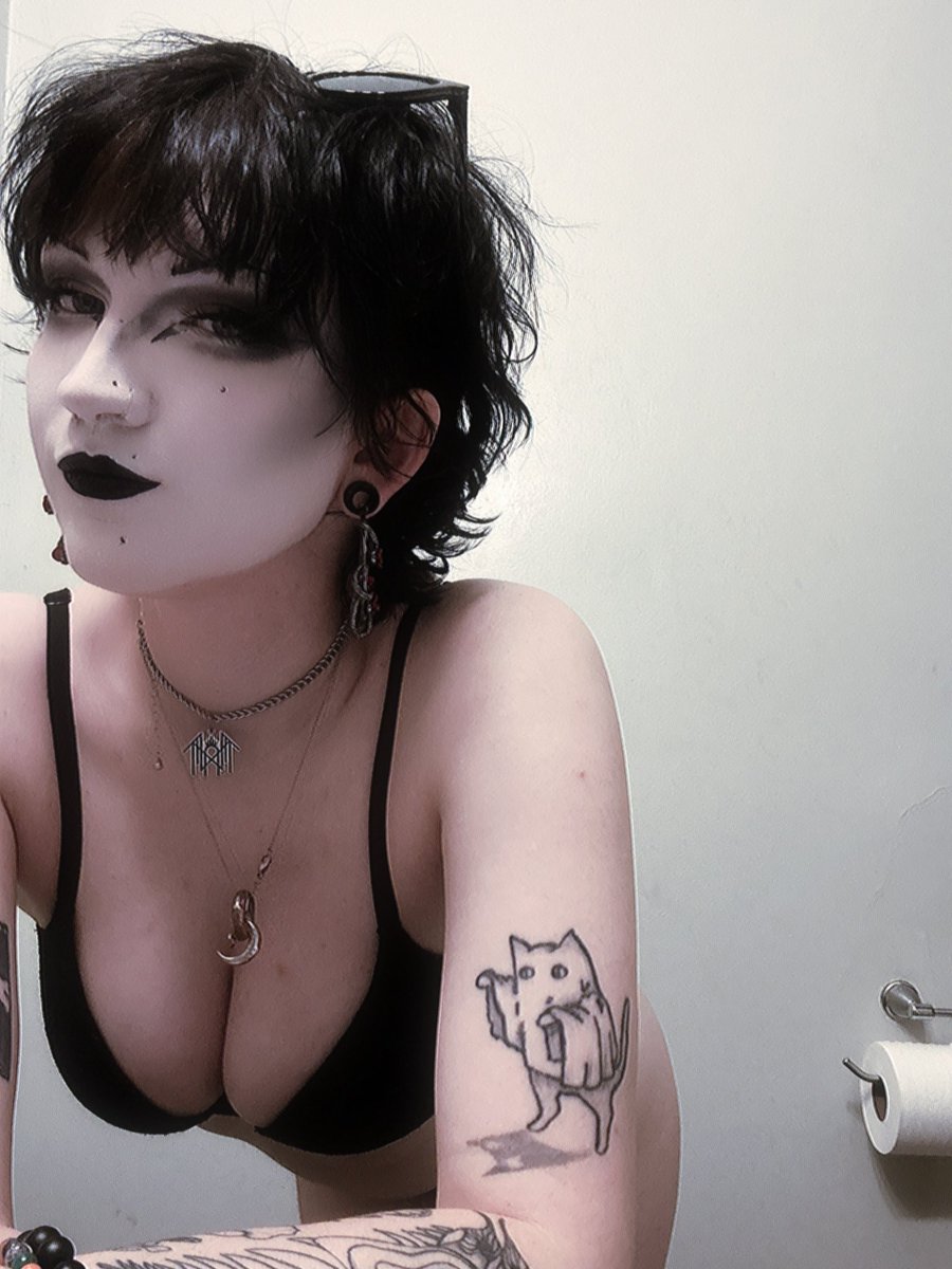 l0velyvii's tweet photo. ִֶָ. ..𓂃 ࣪ ִֶָ🦇་༘࿐

 I’m vi !:)
☁︎ not new just redoing!
☁︎18+ ONLY
☁︎they/she/doll
☁︎hard/soft NO TWS!
☁︎switch (sub lean)
☁︎bi!(fem++)

♡/rt for moots:3 

༺♰༻

#nsfw #nsfwtw #nsfwtwt #lewd https://t.co/Rxpj75d1Ve