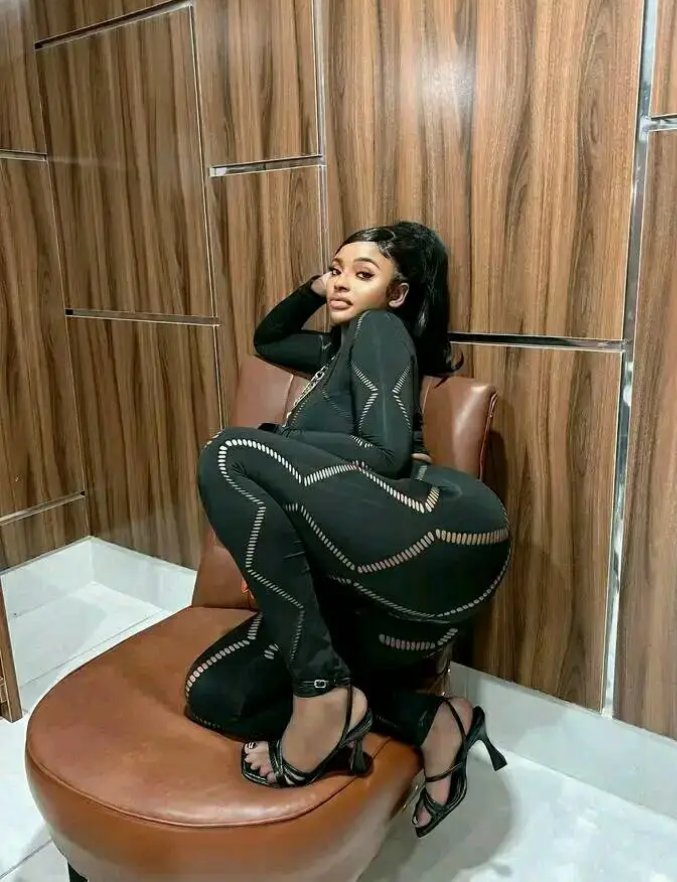OMGPiNKYxoxo's tweet photo. Free bird 
#BINI #BBPHxSB19atBillboardKPower100 #BBNaija #bbnaijaseason9 #prayforrodri #Osimhen #Chelsea #Anita #Mbappe https://t.co/O3sE9OhVLe