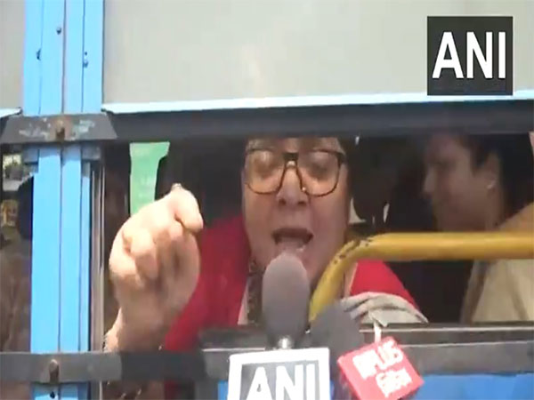 ani_digital's tweet image. 12-hour Bengal Band protest: BJP leader Locket Chatterjee detained by Kolkata Police

Read @ANI Story | aninews.in/news/national/…
#BengalBand #LocketChatterjee #BJP #KolkataPolice