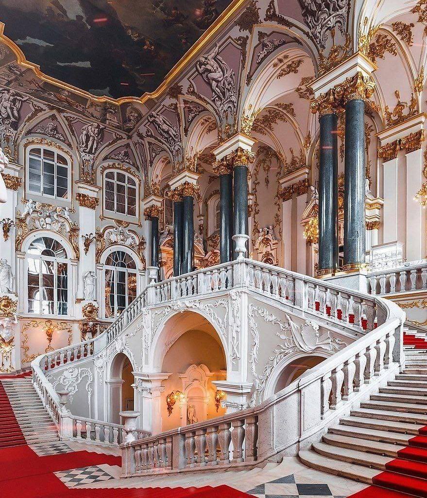 InsanelyBritany's tweet photo. Jordanian Staircase, Winter Palace, St. Petersburg, Russia. https://t.co/ojrknMzP95
