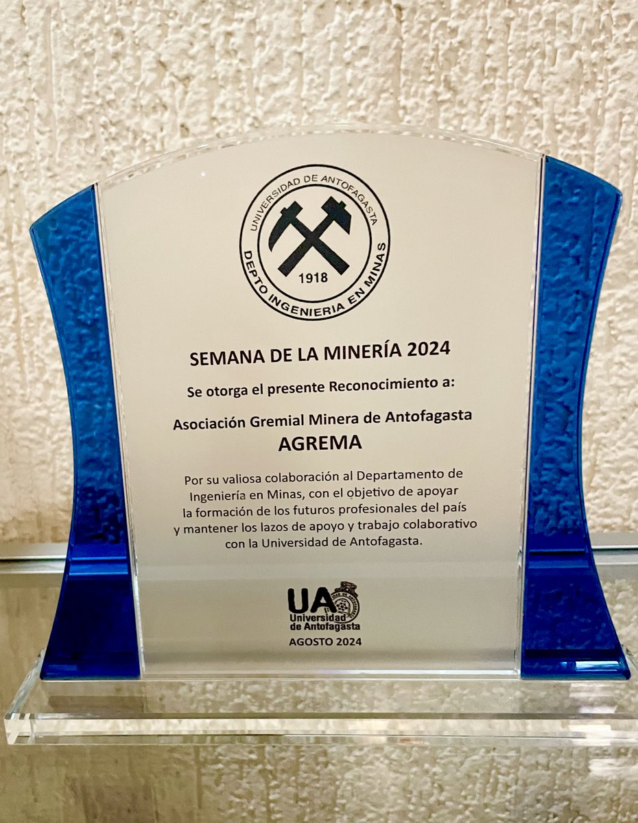 agremantof's tweet photo. Agradecemos el reconocimiento que nos hace la UA a nuestra AGREMA siempre dispuestos a colaborar con la academia, generar redes colaborativas, aportar con todo lo que esté a nuestro alcance, por una minería más eficiente, más tecnológica y más segura.
#UA #AGREMA #Minería https://t.co/bQd4yLlE6C