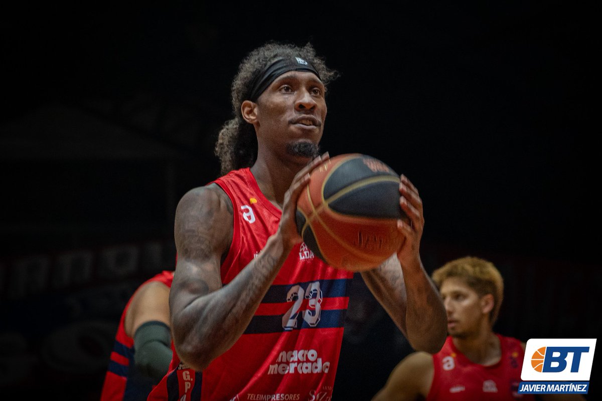BasquetTotal's tweet photo. #LDAxBT | LOS CAMBIOS DAN RESULTADOS 

Con un partidazo de sus tres recambios, Goes consiguió su tercera victoria al hilo tras vencer a Larre Borges en cifras de 94-76.

📝 @Mcaballero_03 
📸 @KbzaJavier 

👉🏼 https://t.co/JJLul7USr9 https://t.co/7QFk7Aau7p