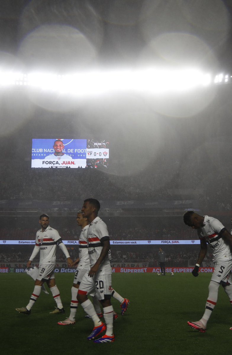 Spfcsinceridade's tweet image. Nunca serás olvidado por São Paulo, por la hinchada de São Paulo, por tus compañeros, por tu inmensa hinchada de Nacional, por el pueblo uruguayo, por tu familia y por todos nosotros.

Hora de descansar em paz juan!
                    ⭐🖤🇺🇾