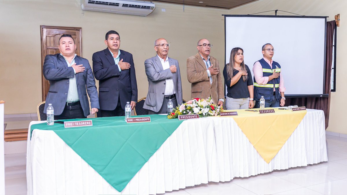 andrescastrohn's tweet image. 👷🏽‍♂️🎓 Hoy en Danlí, como Secretario General del Colegio de Ingenieros Civiles de Honduras (@cichhn) juramentamos a nuevos ingenieros civiles que fortalecerán nuestro gremio y el futuro de Honduras
#IngenieríaCivil #CICH #AndresCastro