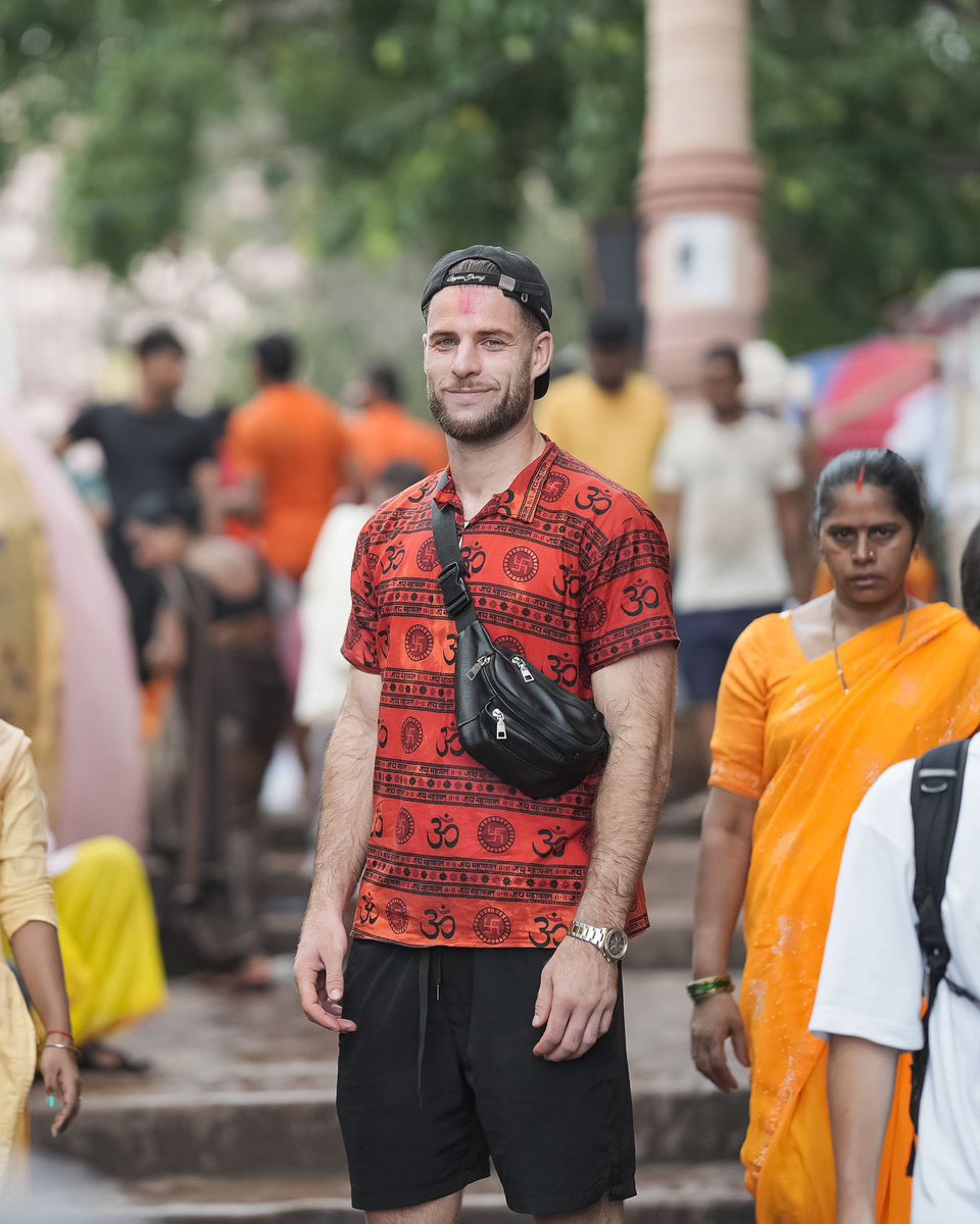 InterKashi's tweet photo. जब फुटबॉल का सितारा पहुंचा आध्यात्म की नगरी काशी। ✨🧡
#InterKashi #HarHarKashi #UttarPradesh #Indianfootball #MarioBarco #kashi https://t.co/n1FjLIOnm8