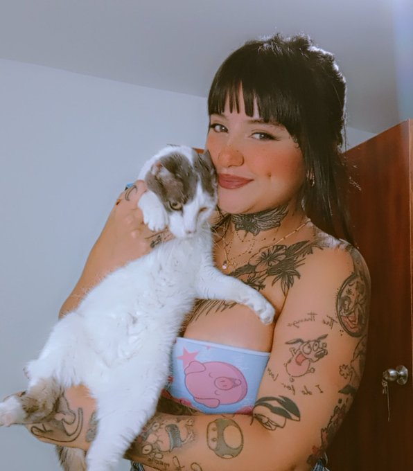 🐭Rata Faraona 👑 - A ella no le gusta que yo sea su mamá. Simplemente no le queda de otra. https://t.co/QnteXsi2Zn