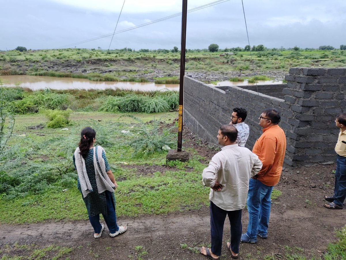 કાળુભાર ડેમ ૧૦૦% સપાટી પર પહોંચતા નીચાણ વાળા ગામોમાં મુલાકાત કરવામાં આવી. લોકોને નદી તટ માં અવર જવર ન કરવા વિનંતી કરવામાં આવી. <a href="/GujPRHDept/">Panchayat, Rural Housing & Rural Dev. Department</a> <a href="/Collectorbotad/">Collector & DM Botad</a> <a href="/DDOBOTAD/">District Panchayat office Botad</a> @mahitibotad