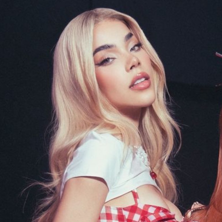 KeniaOsSitio's tweet image. Kenia OS anuncio recientemente que en los próximos días hara algo importante para su carrera que aún no puede revelar. 👀