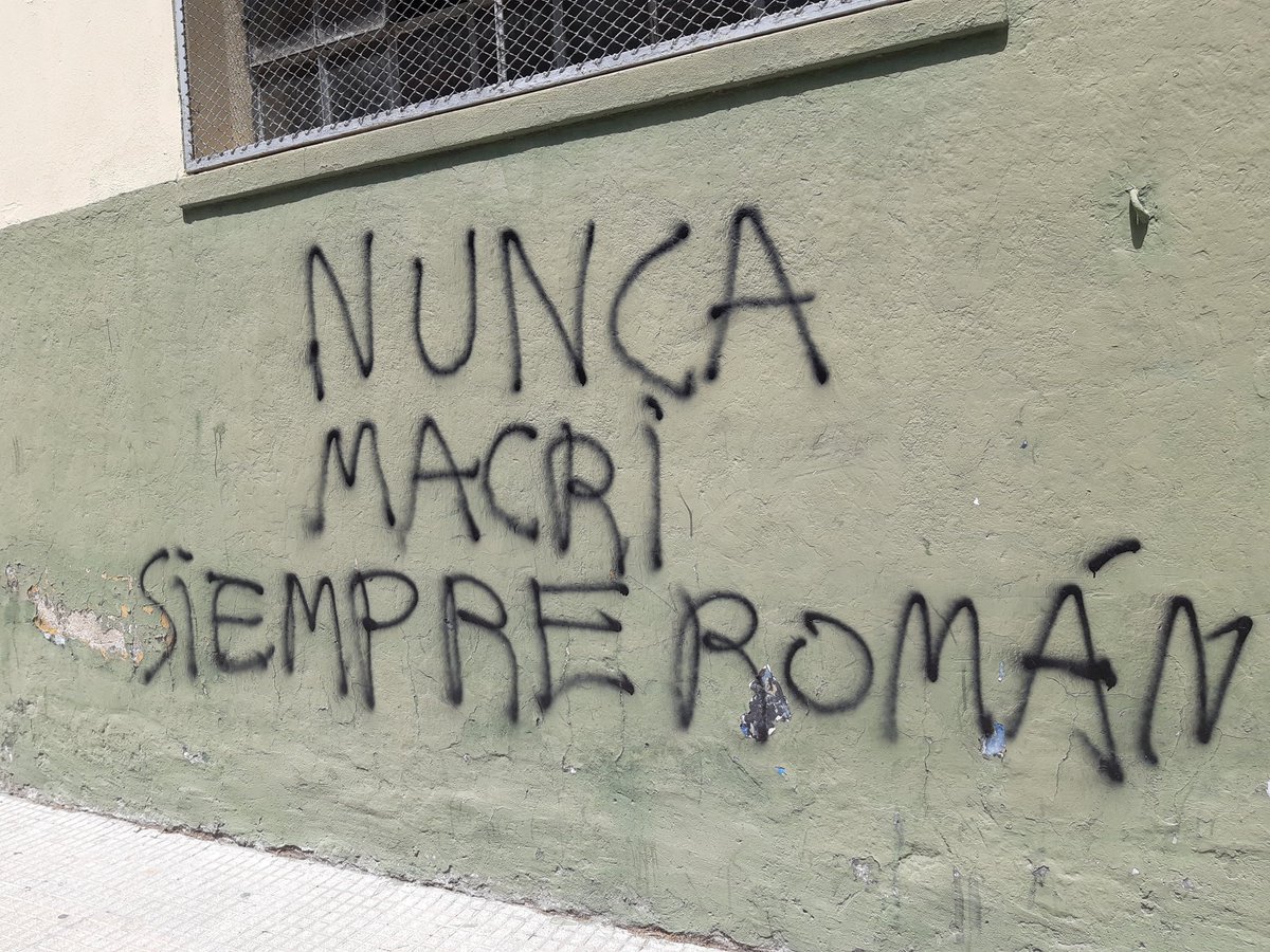 agustin1281's tweet photo. No quieren a Boca. Se pusieron la camiseta del Fluminense en Rio, la del cruzeiro, ahora se van a poner la de talleres.. quieren que a Boca le vaya mal. https://t.co/42WpXa1E4p