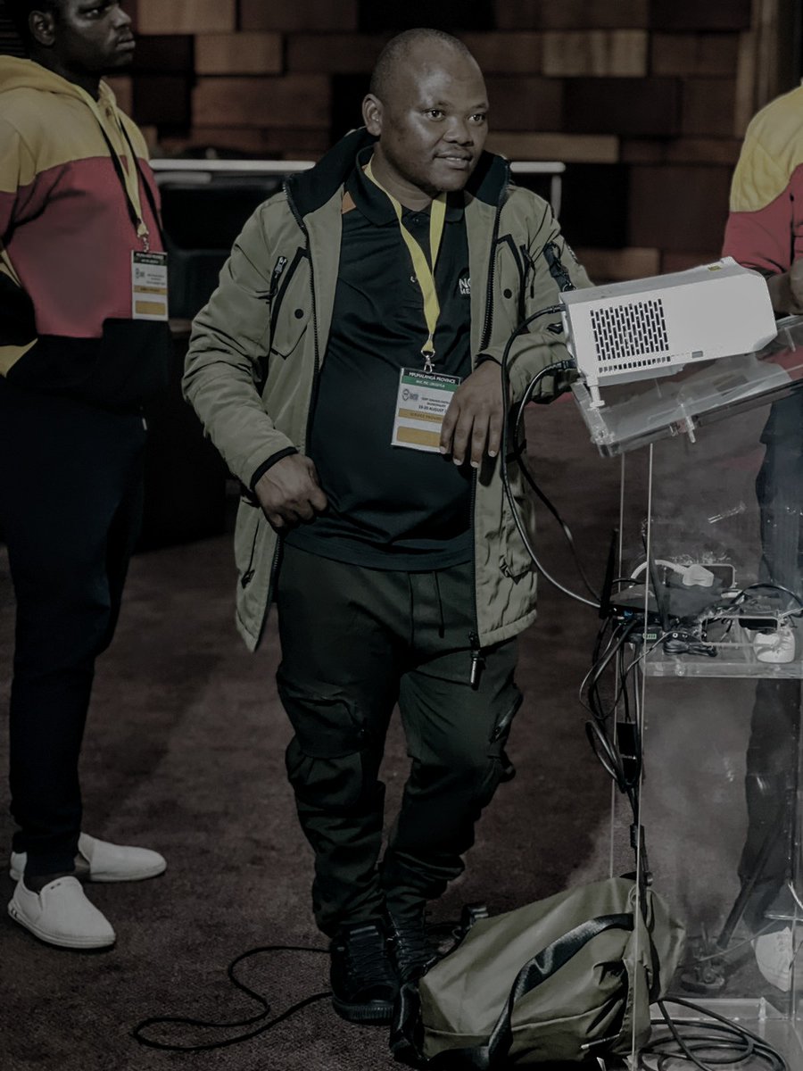 ngobe_sandile's tweet photo. A journey of a thousand miles begins with a single step. 14 Years after...  It's now make sense. #NgobeMedia #MGOMA #KingOfPrinters #NgobeGroup https://t.co/zIapALovTD