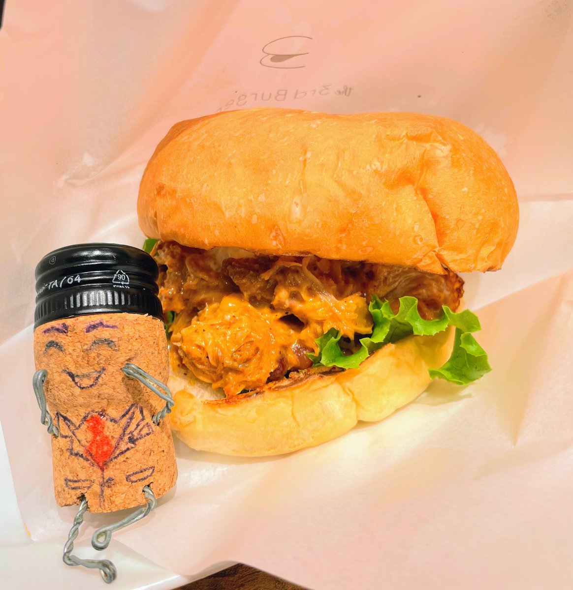 Winger2499's tweet image. Pulled Pork Burger at &quot;the 3rd Burger&quot; 
🍔the 3rd Burger🍔
八重洲地下街にあるハンバーガー店で看板メニューの「the 3rd Burger」と期間限定の「プルドポークバーガー」を頂きました🥰
#hamburger #pulledpork #pulledporkburger #the3rdburger #tokyogourmet #ハンバーガー #プルドポーク